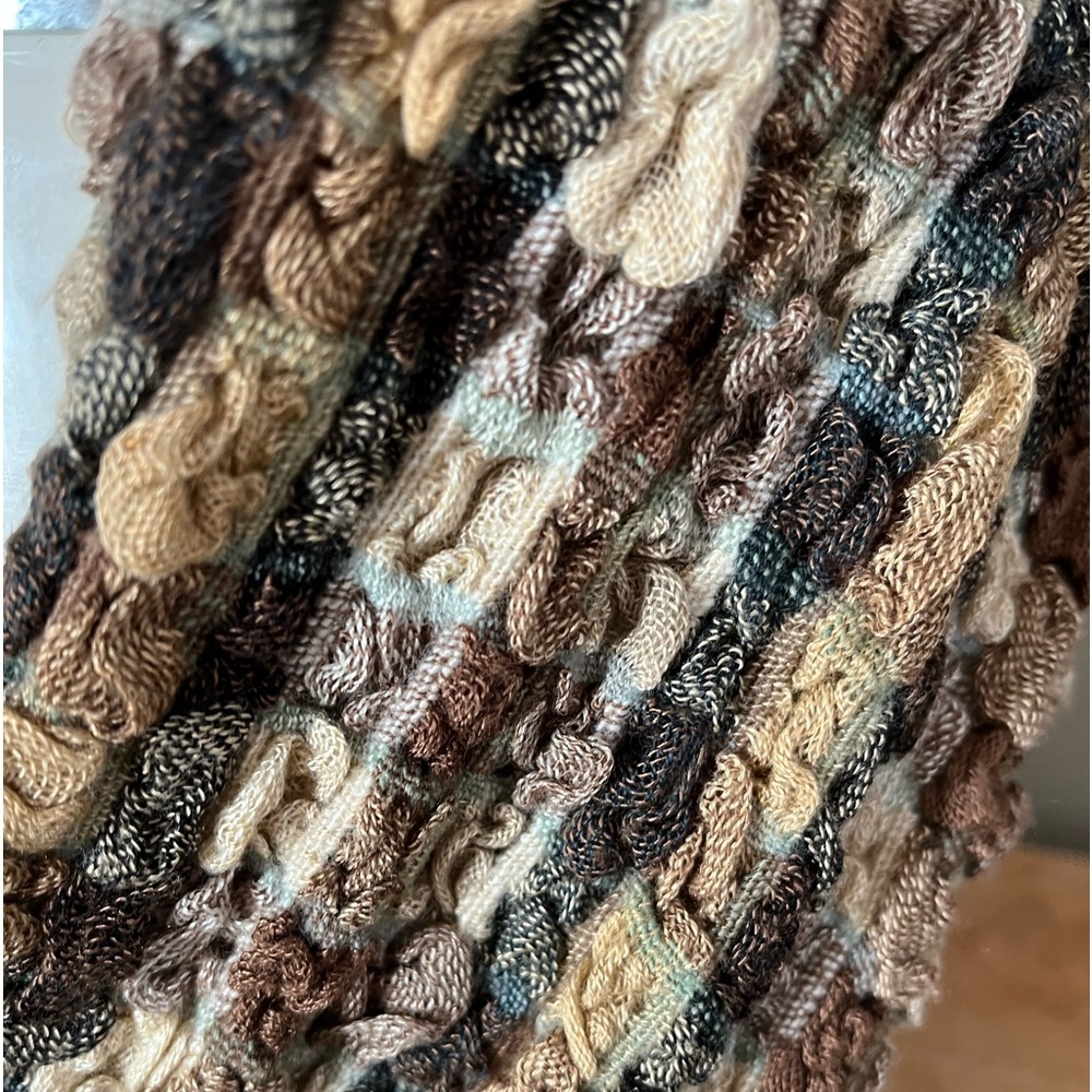 Women’s scarf, earth tones - Picture 2 of 3